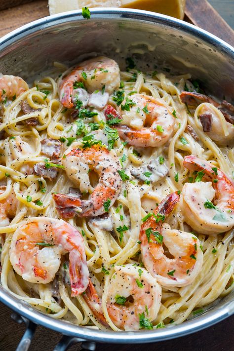 Creamy Shrimp Alfredo Linguine Sea Food Linguine, Linguine Recipes Shrimp, Shrimp Linguine Recipe Alfredo, Shrimp Linguine Alfredo, Shrimp And Broccoli Alfredo, Shrimp Linguini Alfredo, Seafood Linguini, Linguine Alfredo, Creamy Shrimp Alfredo