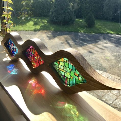 Mosaic Sculpture, Hanging Stained Glass, Glass Art Pictures, Making Stained Glass, Glass Garden Art, Garden Art Sculptures Diy, Stained Glass Diy, Stained Glass Crafts, Garden Art Crafts