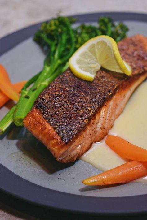 Perfectly Seared Crispy Skin Salmon | The Migoni Kitchen Salmon Crispy Skin, Crispy Salmon Recipe, Crispy Skin Salmon, Stolen Recipe, Gluten Free Salmon, Seared Salmon Recipes, Seared Fish, Frozen Salmon, Seared Salmon