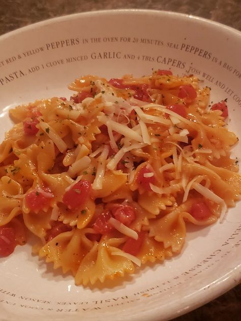 Farfalle pasta, diced tomatos & fresh garlic Farfalle Pasta Recipes, Pasta Farfalle, Farfalle Pasta, Eat Dessert First, Fresh Garlic, Eat Dessert, Pad Thai, Pasta Recipes, Garlic