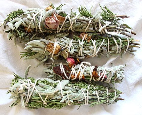 Diy Spiritual Gifts, Smudge Sticks Diy, Sage Bundles, Sage Smudging, Dried Herbs, Diy Holiday Gifts, Home Diy Projects, Smudge Sticks, To Wait