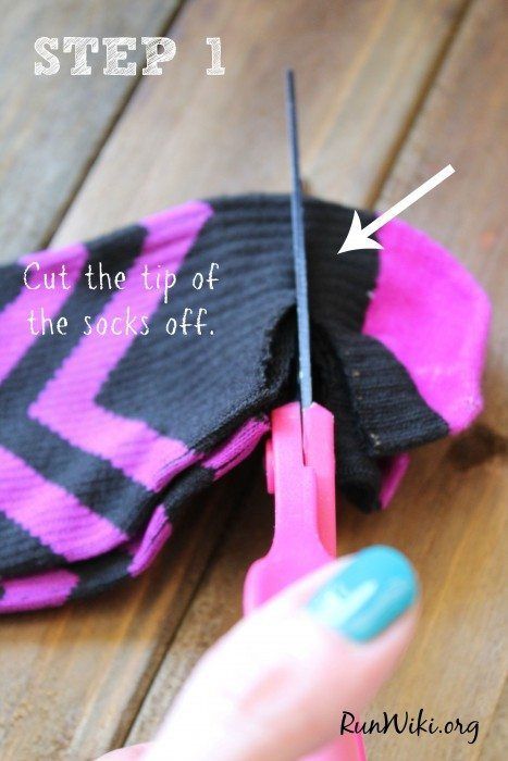 DIY easy No Sew Arm Warmer= this craft idea is an essential clothing  item for someone running in the winter months. You can get the socks for less than a dollar, so if you need to wear them during a half marathon or training  you won't feel bad tossing them after it warms up. Would make a great Christmas gift for a runner or fitness person. runners hack | tips | 5k |10K Training Sock Arm Warmers, Diy Arm Sleeves From Tights, Diy Arm Warmers From Socks, How To Make Arm Warmers From Socks, How To Make Hand Warmers With Socks, How To Make Arm Warmers Out Of Socks, Diy Leg Warmers From Socks, How To Make Hand Warmers, How To Make Gloves Out Of Socks