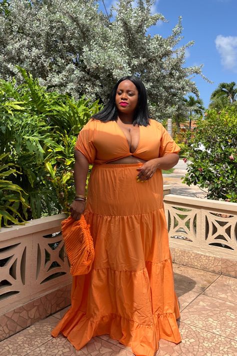 Plus size vacation outfit, plus size maxi dress, plus size date night outfit Plus Size Maxi Dress Outfit, Summer Outfits Orange, Rooftop Outfit, Plus Size Vacation Outfits, Plus Size Cruise Outfits, Casual Maxi Dress Outfit, Plus Size Date, Black Maxi Dress Outfit, Plus Size Date Night