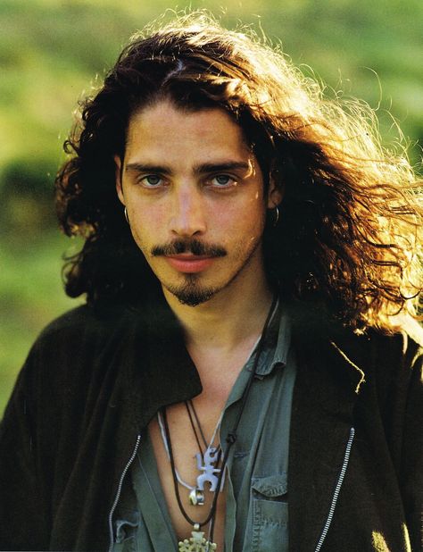 chris cornell. Temple Of The Dog, Grunge Guys, Personajes Monster High, Eddie Vedder, Chris Cornell, Pearl Jam, Alternative Rock, Pretty Men, Jon Snow