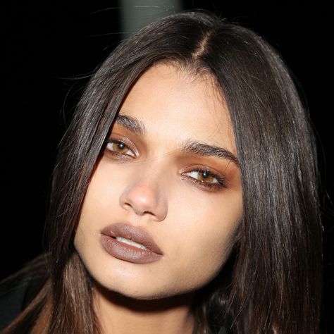 Monochromatic Makeup Looks, 90s Grunge Makeup, No Make Up Make Up Look, Monochromatic Makeup, Fall Makeup Trend, 90s Makeup, Smokey Eye For Brown Eyes, Brown Lipstick, Smoky Eyes