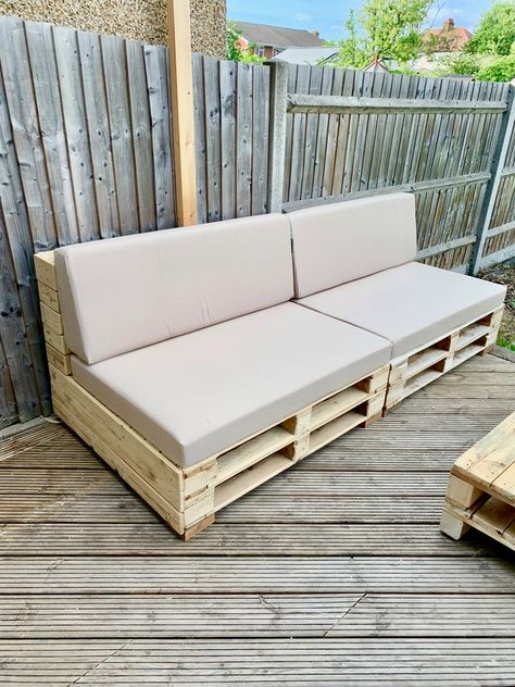 Homemade Sofa, 2 Sofas, Pallet Lounge, Earthy Living Room, Diy Pallet Sofa, Outdoor Restaurant Design, Pallet Patio Furniture, Coffee Shop Interior Design, Patio Sets