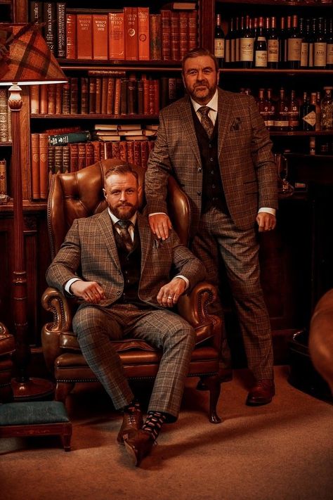 Men British Style, British Suits Men Vintage, The Gentlemen Movie Style, Gentlemans Club Aesthetic, English Gentleman Style Vintage, British Gentleman Style, Classic British Style Men, Men With Class Gentleman Style, Gentleman Style Outfits