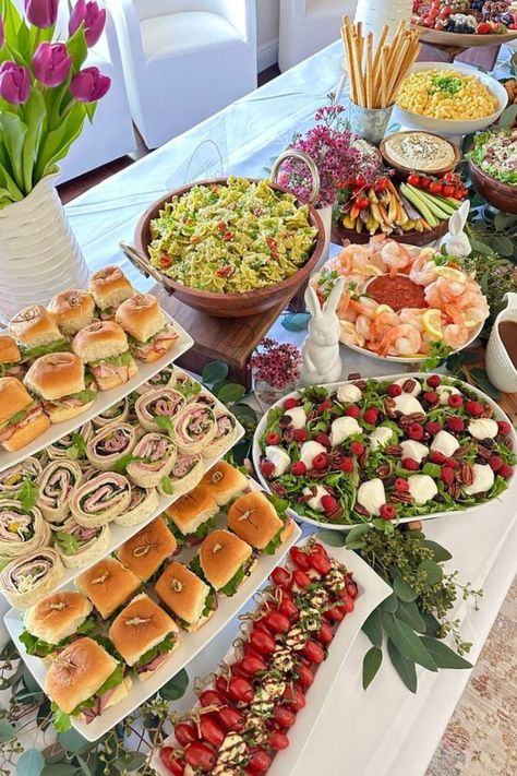 Wow these graduation snacks look super delicious! I will definitely be saving these graduation party snacks ideas because my friend is graduating soon. I highly recommend checking these out. Graduation Party Snacks, Easy Graduation Party Food, Graduation Snacks, Breakfast Catering, Gourmet Chicken, Graduation Dinner, Graduation Party Foods, Homemade Lasagna, Appetizers Easy Finger Food