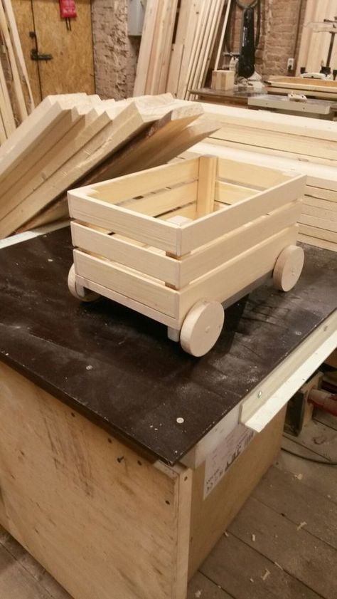 Woodworker Plans - The Key Benefits of Using Woodworker Plans Wooden Tool Box, Wooden Cars, Wood Yard Art, Wooden Toys Plans, Woodworking Project Plans, Woodworking Furniture Plans, Beginner Woodworking Projects, Wooden Projects, Woodworking Plan