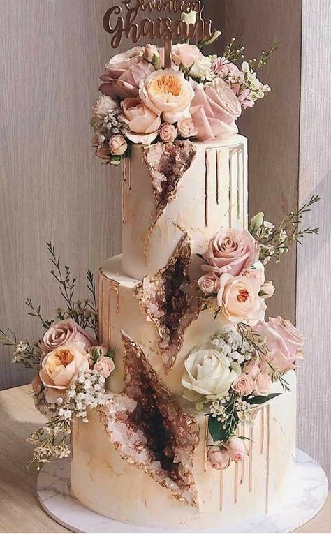 Wedding Cakes Elegant Unique, Cakes Elegant, Spring Wedding Outfit, Wedding Cakes Elegant, Exotic Wedding, Simple Bride, Wedding Cake Pictures, Wedding Cake Ideas, Makeup Nails Art