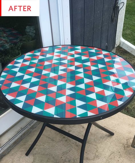 Before and After: A $2 Patio Table Makeover | Apartment Therapy Diy Patio Table Makeover, Diy Outdoor Table Top Ideas, Patio Glass Table Makeover, Glass Top Table Makeover Diy, Glass Table Diy Makeover, Diy Patio Table Top, Diy Glass Patio Table Makeover, Diy Outdoor Glass Table Makeover, Glass Outdoor Table Makeover