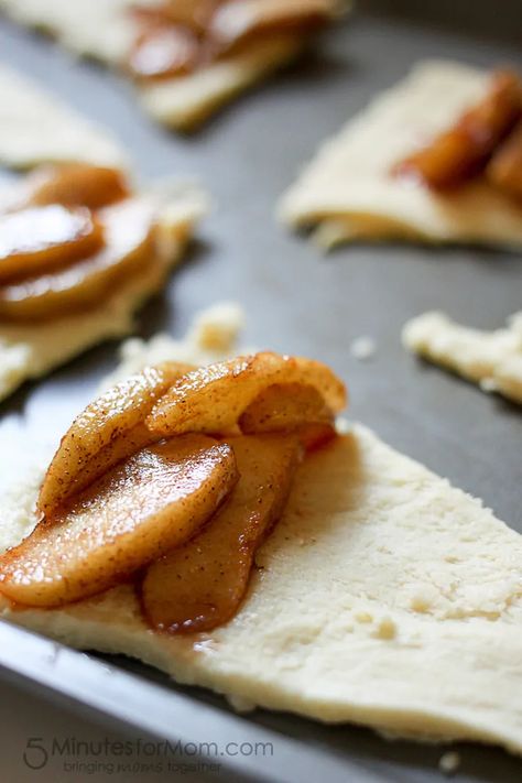 Apple Pie Crescent Rolls with Cinnamon Icing - 5 Minutes for Mom Apple Pie Pillsbury, Cresent Roll Desserts, Apple Pie Crescent Rolls, Apple Cinnamon Crescent Rolls, Crescent Roll Apple Pie, Apple Crescent Rolls, Apple Pie Crescents, Pillsbury Crescent Recipes, Pillsbury Crescent Roll Recipes