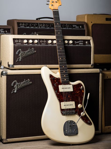 Fender Jazzmaster Vintage, Fender Jaguar Aesthetic, Jazzmaster Aesthetic, Custom Jazzmaster, Jaguar Fender, Electric Guitar Fender, Jazzmaster Guitar, Jaguar Guitar, Fender Jazzmaster