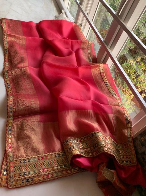 Organza Sarees With Zari Border, Aesthetic Sarees, Tissue Sarees, Saree Wearing Styles, Simple Saree Designs, Indian Bride Outfits, Fashionable Saree Blouse Designs, Fancy Sarees Party Wear, Traditional Indian Dress