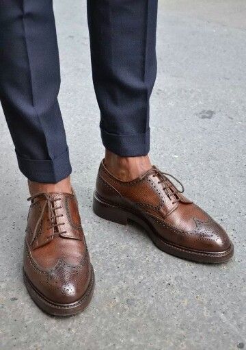 Length Male Shoes, Mode Tips, Crockett And Jones, Gentleman Shoes, Best Shoes For Men, Brogue Shoes, Brown Shoes, Grey Pants, Best Sneakers