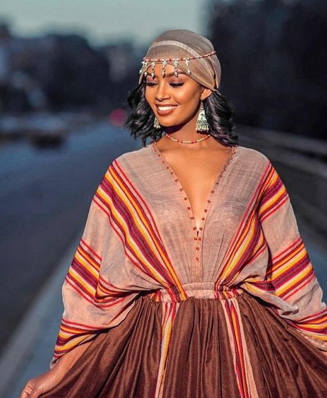 #oromo #oromoculture #ethiopia Oromo Cultural Dress, Egyptian Dress, Cultural Dress, Ethiopian Clothing, Mode Dress, Ethiopian Traditional Dress, Women Dresses Casual Summer, African Traditional Wear, Ethiopian Women