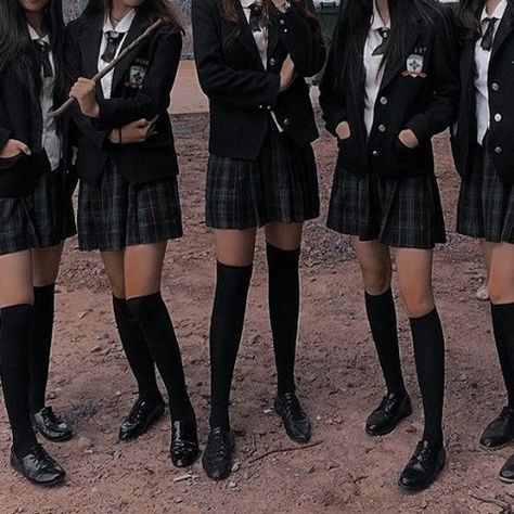 Boarding School Aesthetic, Stile Harry Potter, Gallagher Girls, Uniform Outfits, School Uniform Outfits, Hogwarts Aesthetic, Slytherin Aesthetic, Outfits Black, School Dresses