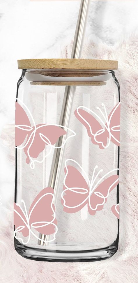 Butterfly Glass Cup, Butterfly Cricut Projects, Glass Tumblers With Vinyl Ideas, Butterfly Svg Free Cricut, Cricut Projects Vinyl Ideas, Drawing On Glass Cups, Decal Ideas For Cups, Glass Tumbler Design Ideas, Glass Cups With Vinyl Cute Ideas