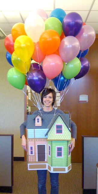 Up House Costume by creativelychristy, via Flickr Up House Costume, Disfraz Up, Homemade Costumes For Kids, House Costume, Up Halloween Costume, Up Pixar, Up Halloween Costumes, Box Costumes, Costume Works