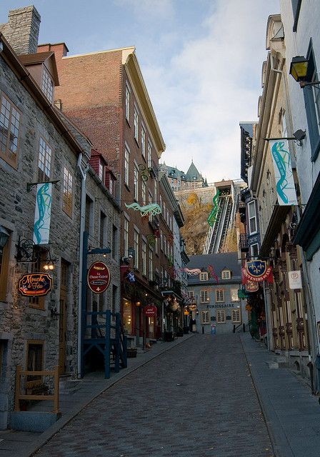 Rue Sous-le-Fort, Old Quebec, Canada Traveling To Canada, Quebec Travel, Montreal Trip, Chateau Frontenac, Canada City, Old Quebec, Eastern Canada, Education Tattoos, Good Photo