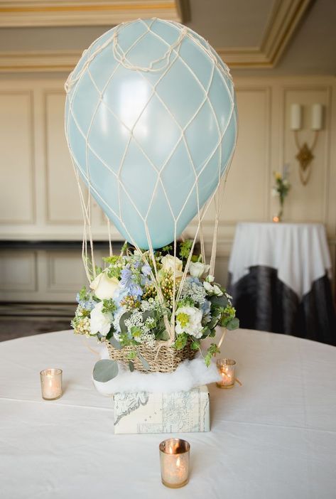 Hot Air Balloon Centerpieces, Boy Shower Themes, Baby Shower Table Centerpieces, Baby Shower Party Themes, Travel Baby Shower Theme, Travel Baby Showers, Idee Babyshower, Adventure Baby Shower