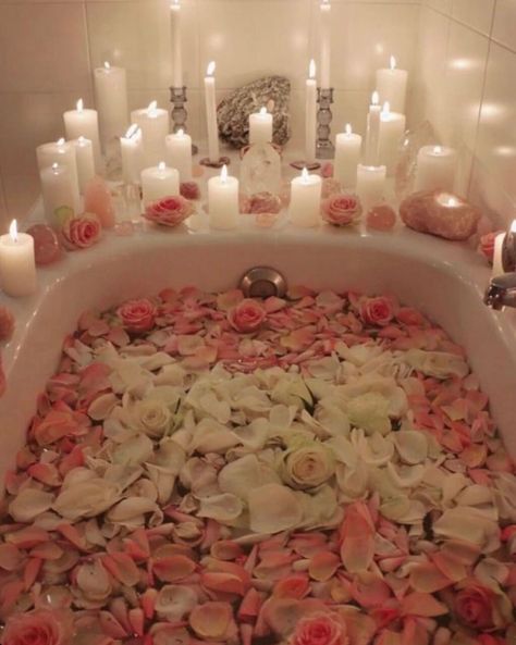 Bath Aesthetic, Moon Bath, Spiritual Bath, Full Moon Ritual, Dream Bath, Flower Bath, Ritual Bath, Tapeta Pro Iphone, Relaxing Bath