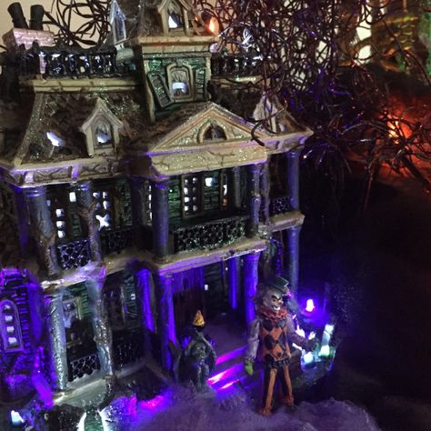 7 Tips for a Spooktacular DIY Halloween Village – Shannon O'Neil Christmas Village Turned Halloween, Diy Halloween House Village, Diy Halloween Village Houses, Halloween Village Display Ideas, Creepy Town, Diy Halloween Village, Halloween Villages, Diorama Diy, Halloween Village Display