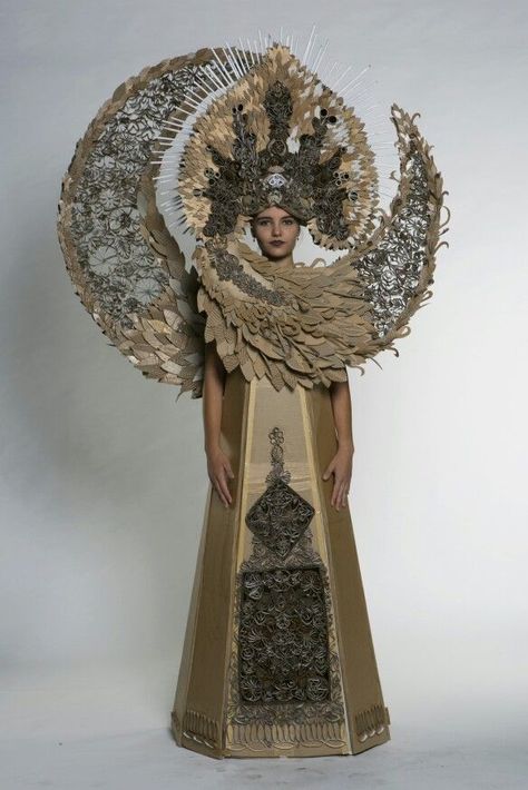 World Of Wearable Art Costumes, Surreal Costume, Wearable Art Recycled, World Of Wearable Art, Pageant Costumes, Wearable Art Fashion, Cult Of Personality, Art Costume, Paper Dress