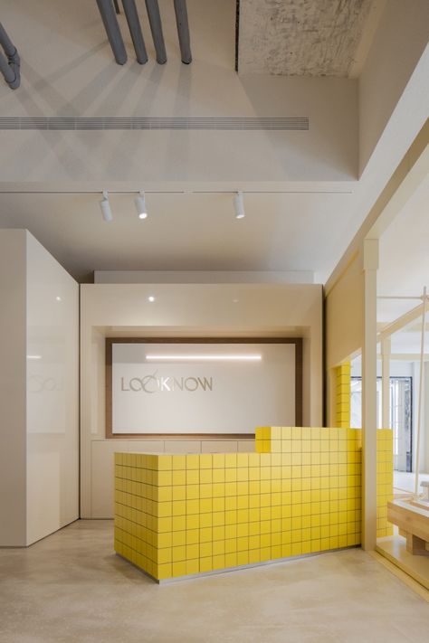 » LOOKNOW store by Sò Studio Small Store Interior Design, Contemporary Design Style, Small Lounge, Yellow Tile, Regal Design, Exposed Brick Walls, Interior Design Concepts, Residential Complex, Window Installation