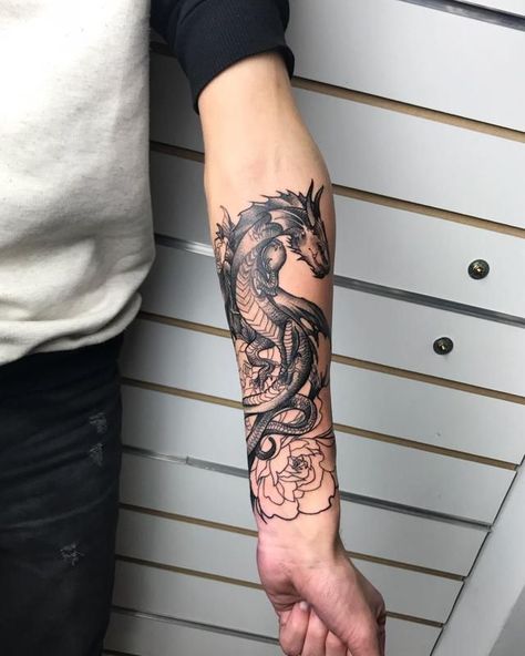 Dragon Tattoo Forearm, Japanese Forearm Tattoo, Dragon Hand Tattoo, Dragon Tattoo Arm, Dragon Tattoos For Men, Tatuagem Masculina Pequena, Japanese Dragon Tattoo, Dragon Sleeve Tattoos, Dragon Tattoo For Women