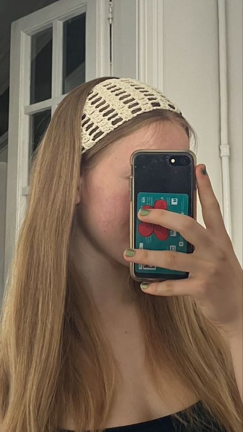 Chic Crochet Creations: Stylish Hairband Patterns Crochet Sweat Band, Crocheted Hair Bands, Cottage Core Headband, Crochet Headband Hairstyles, Crochet Easy Headband, Crochet Headband Summer, Hairband Crochet Pattern, Aesthetic Crochet Headband, Crochet Headband Outfit