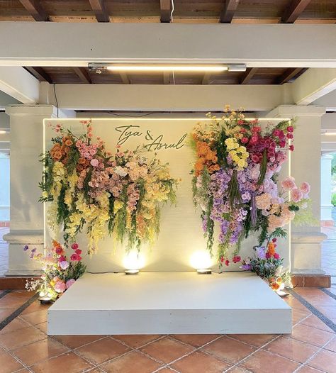 Wedding Chuppah Flowers, Backdrop Lamaran, Dekor Lamaran, Chuppah Flowers, Fairytale Wedding Decorations, Pastel Wedding Theme, Engagement Themes, Photowall Ideas, Bride To Be Balloons