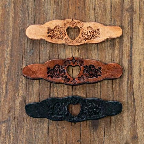 Tooled Leather Jewelry, Leather Art Handmade, Diy Leather Rings, Leather Rings, Custom Leather Work, Leather Wrist Cuff, Leather Tooling Patterns, Tooling Patterns, Leather Craft Projects