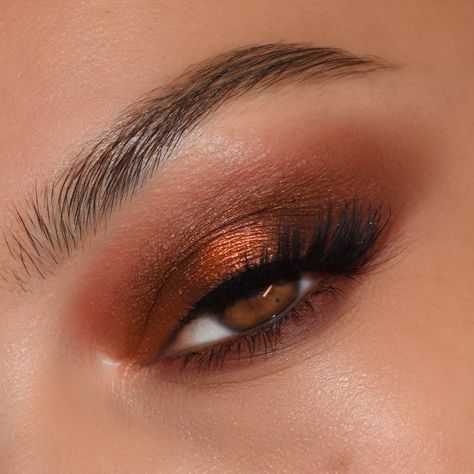 Bronze Eye Shadow Look, Burnt Orange Smokey Eye, Fall Eyeshadow Looks 2023, Melt Rust Palette Looks, Makeup For Terracotta Dress, Terracotta Makeup Looks, Rust Eyeshadow Looks, Burnt Orange Eyeshadow Looks, Rust Makeup Look