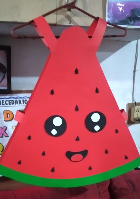 Watermelon Fancy Dress For Kids, Diy Watermelon Costume, Fruit Fancy Dress, Watermelon Costume, Fruit Costumes, Cardboard Costume, Kindergarten Projects, Book Day Costumes, Kids Carnival