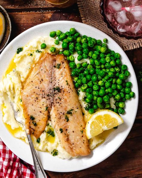 Fish and mashed potatoes recipe is perfect for Fish And Mashed Potatoes, Mashed Potatoes Dinner, Pan Seared Fish, Sauteed Fish, Potatoes Dinner, Dory Fish, Seared Fish, Cook Fish, Mashed Potatoes Recipe