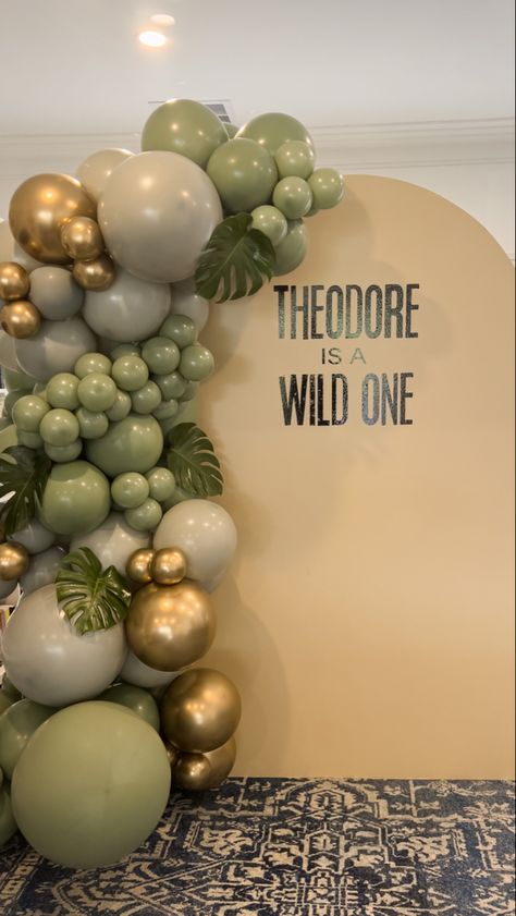 Safari 1st Birthday Backdrop, Balloon Garland Wild One, Nature Balloon Garland, Wild One First Birthday Backdrop, Wild One Birthday Backdrop Ideas, Wild One Birthday Balloon Garland, Where The Wild Things Are Balloon Garland, Jungle Safari First Birthday, Jungle Party Balloons