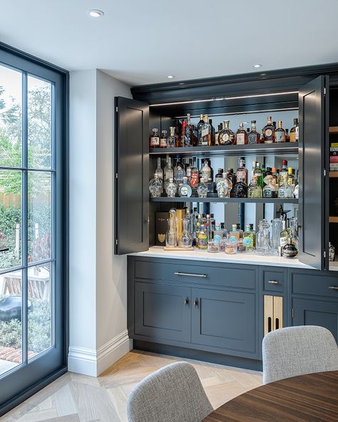 Built In Bar Cabinet, Wine Room Design, Home Bar Cabinet, Large Open Plan Kitchens, Home Bar Rooms, Industrial Style Kitchen, Cocktail Cabinet, Aesthetic Kitchen, Kitchen Views