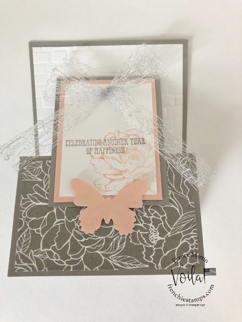 Stand Up Interlock Fun Fold Card. Designer paper Garden Peony and stamp set Prized Peony. All product by Stampin\'Up! available at frenchiestamps.com #funfold #interlockcard #PrizedPeony #PeonyGardenDesignerPaper #stampinup #stamping #FrenchieStamps #CardMaking #PaperCrafts #HandMadeCards #PaperCrafting #StampingTechniqueHowToVideo Z Cards, Peony Garden, Metallic Mesh, Handmade Card Making, Garden Designer, Designer Paper, Fold Cards, Mesh Ribbon, How To Make Ribbon