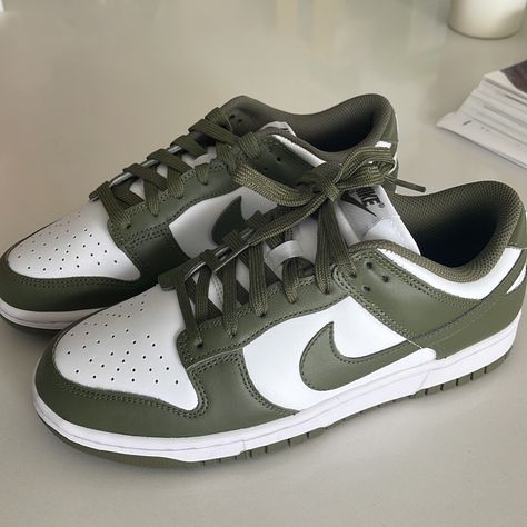 Nike 1s, Nike Dunk Low Kentucky, Green Nikes, Olive Green Nike, Nike App, Black Shoes Sneakers, Black Huarache, Gymnastics Shoes, Nike Air Pegasus