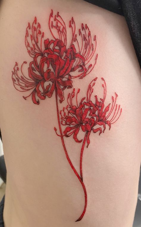 Spider Lily Tattoo, Tattoos Behind Ear, Red Flower Tattoos, Slayer Tattoo, Japanese Flower Tattoo, Tattoo Red, Spider Lily, Red Tattoo, Muster Tattoos