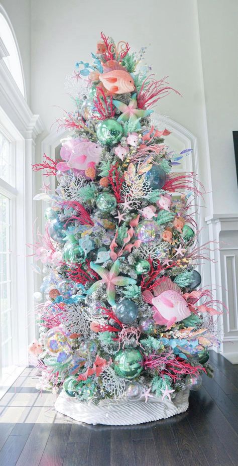 Underwater Christmas Decorations, Mermaid Xmas Tree, Christmas Coastal Decor, Cali Christmas, Festival Tree, Tropical Christmas Decorations, Ocean Ornaments, Tiki Christmas, Bedroom Tree