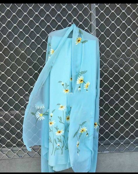 Fabric Paint Designs For Suits, Fabric Painting On Suits, Paint Suits Punjabi, Hand Paint Suit Design, Hand Paint Dress Design, Painting Suits Punjabi, Painted Suits Punjabi, Hand Painted Suits Designs, Hand Painted Suits Punjabi