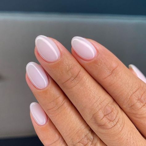 Dip Powder Nails Oval Shape, Solid Color Wedding Nails, Prom Nails Basic, Simple Gel Almond Nails, French Builder Gel Nails, Pointy Short Almond Nails, Short Nail Neutral, Nails That Look Good Grown Out, Light Simple Nails