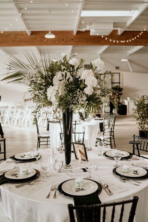 Modern Black White And Gold Wedding Decor, Black Grey And White Wedding Theme, White Silver And Black Wedding, Black White Green Wedding Backdrop, Twilight Wedding Colors, Black White Reception, Classy Bouquet Wedding, Black And White Centerpiece Ideas, Black White Wedding Centerpieces