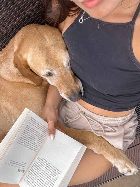 Dog In Your 20s, Dog Owner Aesthetic, Books Summer, Reading Aesthetic, Dog Poses, Me And My Dog, Cozy Dog, Dog Books, Animal Book