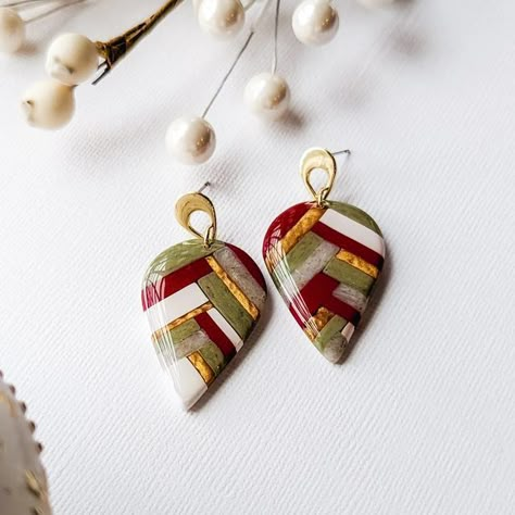 SCJ Polymer Clay Jewelry on Instagram: "Has the Christmas spirit hit you yet? I listened to Christmas 🎶 the other day on my way to the grocery store😅 I've been ready since October!🤣" Handmade Earring Ideas, Clay Polymer Ideas, Christmas Polymer Clay Ideas, Clay Jewelry Ideas, Polymer Clay Christmas Earrings, Christmas Polymer Clay, Christmas Jewelry Diy, Fimo Jewelry, Polymer Clay Ornaments