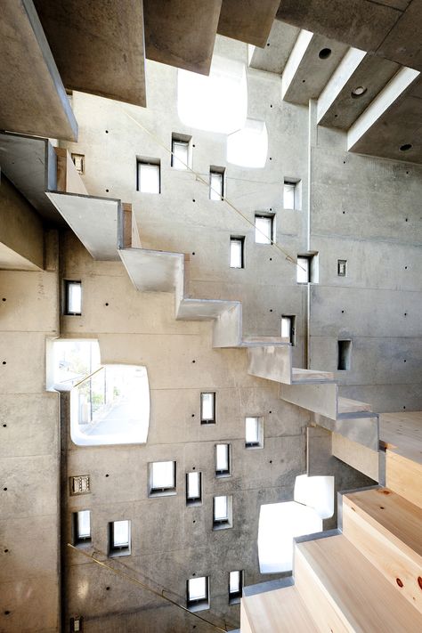 Concrete Staircase, Escalier Design, Concrete Houses, Concrete Stairs, Stairs Architecture, Concrete House, Interior Modern, Japanese Architecture, Japanese House