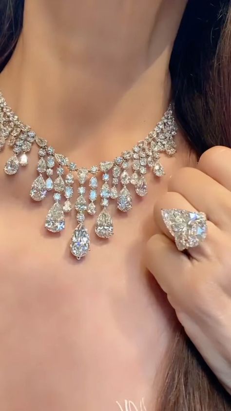 Beautiful Diamond Necklace, Beautiful Jewelry Diamonds, Bridal Diamond Necklace, Real Diamond Necklace, Neck Pieces Jewelry, Diamond Wedding Jewelry, Expensive Jewelry Luxury, Luxe Jewelry, Crystal Jewelry Sets