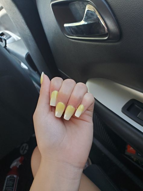 Yellow White Ombre Nails, Yellow Ombre Nails, Ratchet Nails, White Ombre Nails, Ombré Nails, Glitter Manicure, Ombre Nails Glitter, Yellow Ombre, White Ombre